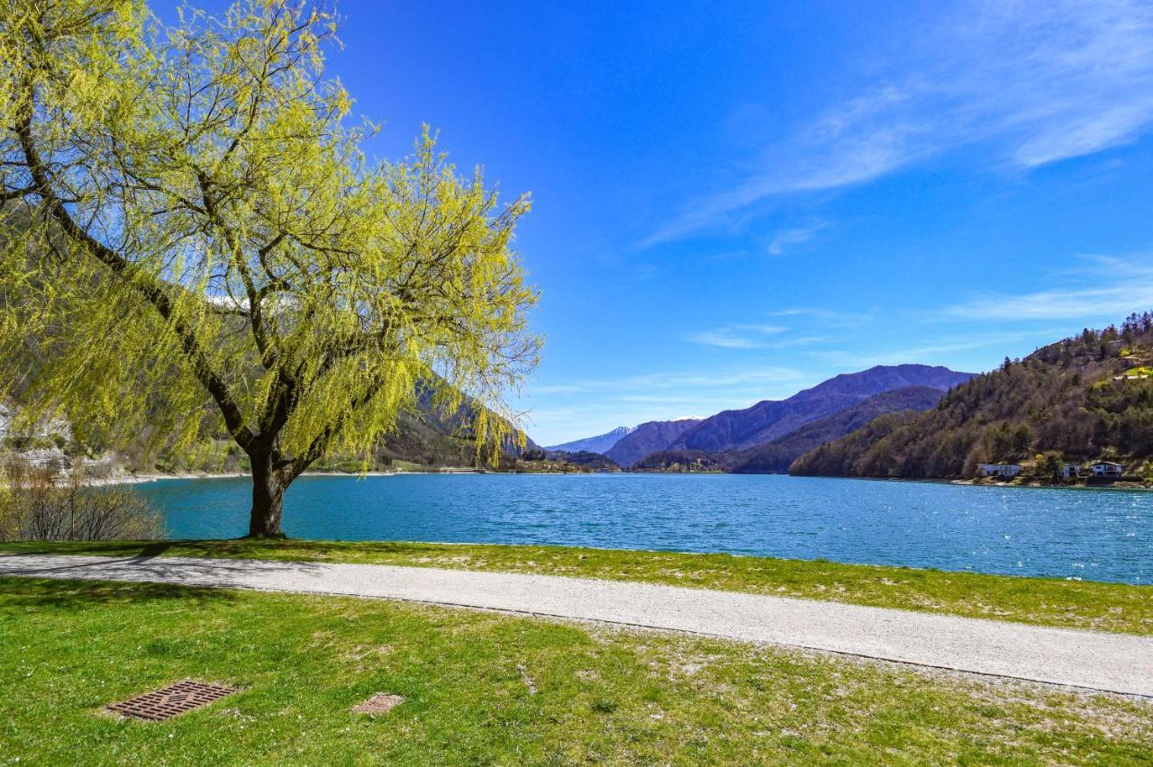 Lakegarden Apartment Riva del Garda Bagian luar foto